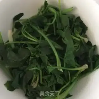 Make Spinach egg soup step 1