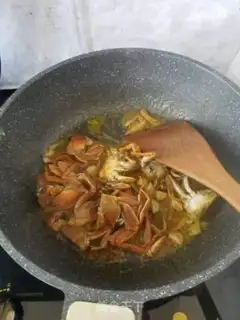 Make Red burning crabs step 6