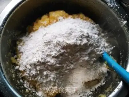 Make Coconut cranberry mooncake step 3