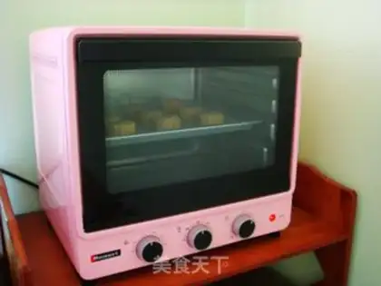Make Bean-saloon mooncake step 10