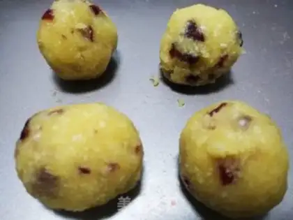 Make Coconut cranberry mooncake step 9