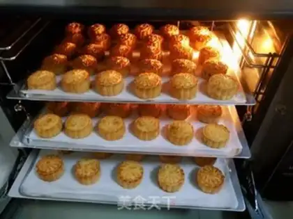 Make Coconut cranberry mooncake step 14