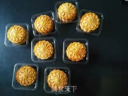 Make Coconut cranberry mooncake step 16