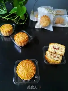 Make Coconut cranberry mooncake step 18