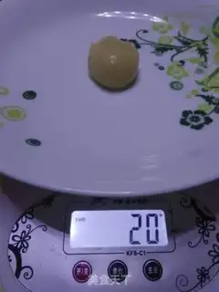 Make A wide moon cake step 2