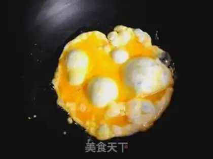 Make Tomato egg spinach noodles step 2