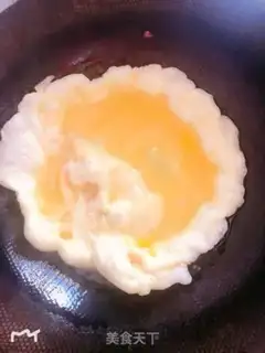 Make Pumpkin tomato fried eggs step 1