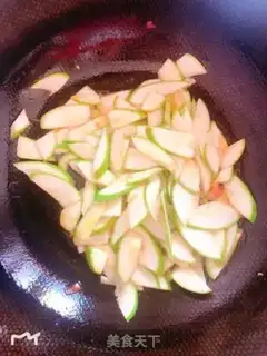 Make Pumpkin tomato fried eggs step 2