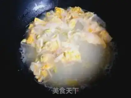 Make Tomato egg spinach noodles step 5