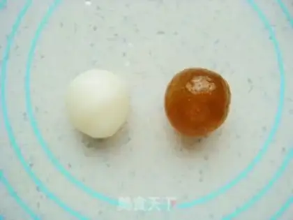Make pineapple ice cream mooncake step 3