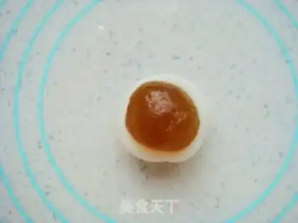 Make pineapple ice cream mooncake step 4