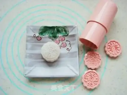 Make pineapple ice cream mooncake step 6