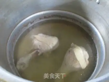 Make Soo-jeong-goo chicken leg soup step 4