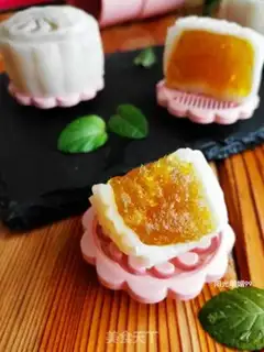 Make pineapple ice cream mooncake step 8
