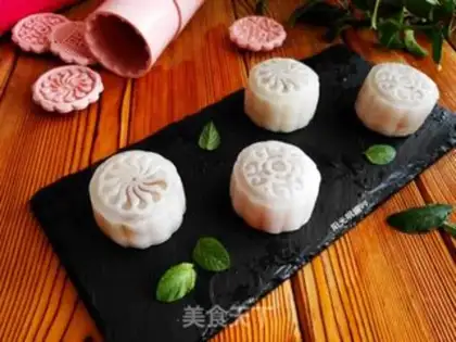 Make pineapple ice cream mooncake step 9