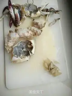 Make Delicious spicy crabs step 1