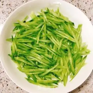 Make cucumber with pig ears step 0