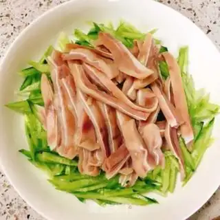 Make cucumber with pig ears step 1