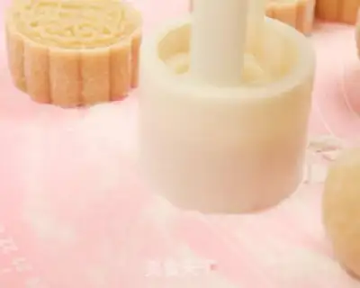 Make A wide moon cake step 18