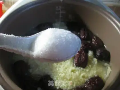 Make A little rice porridge with silver palms step 5