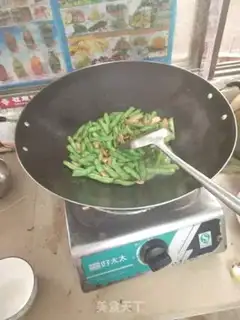 Make Four seasons of bean fried meat step 5