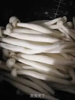 Make The meat and the white mushrooms step 0
