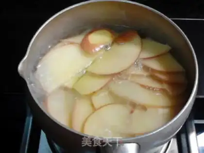 Make Cinnamon apple milk tea step 3