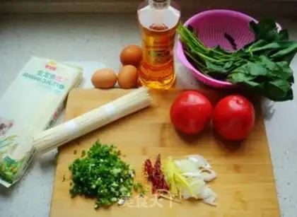 Make Tomato egg noodles step 1