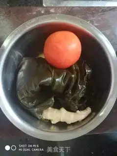 Make Sea hog hoof soup step 1