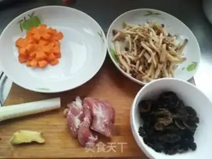 Make Crab mushrooms and fried meat step 0