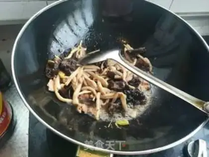 Make Crab mushrooms and fried meat step 4