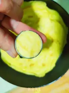 Make The fresh beige, the silk melon step 8