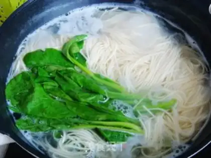 Make Spicy noodles step 3