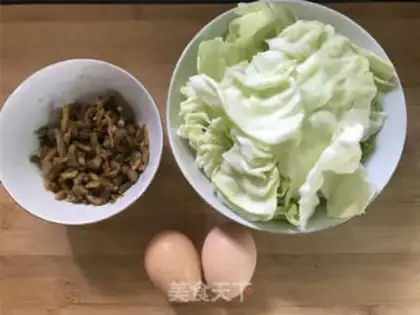 Make Eggs and rice step 1
