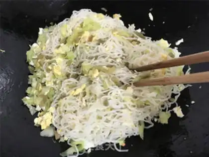 Make Eggs and rice step 5