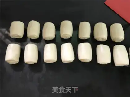 Make Cheese shrimp mooncake step 8