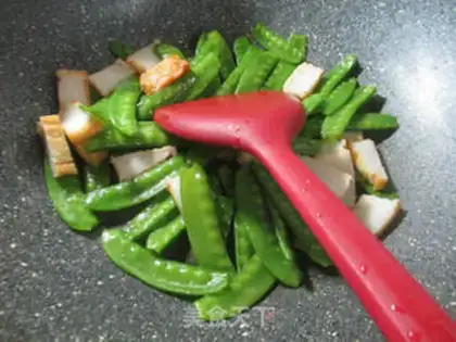 Make Fish tofu fried Dutch beans step 3