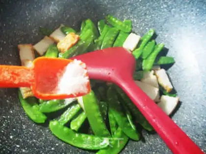 Make Fish tofu fried Dutch beans step 5