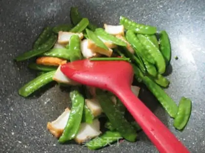 Make Fish tofu fried Dutch beans step 6