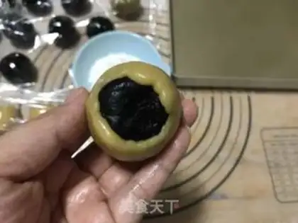 Make A broad black sesame moon cake step 6
