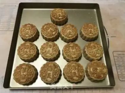 Make A broad black sesame moon cake step 13
