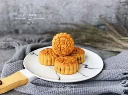 Make A broad black sesame moon cake step 15