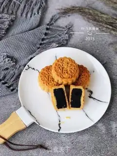 Make A broad black sesame moon cake step 18