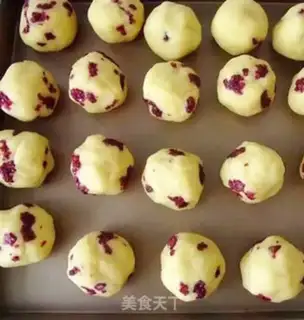 Make The cranberry moon cake step 4