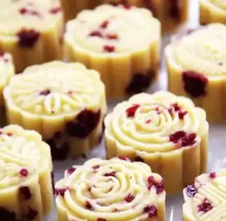 Make The cranberry moon cake step 6