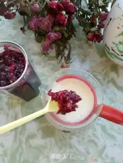 Make Rose milk tea step 2