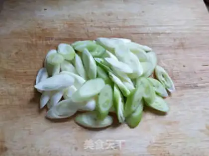 Make Onion fried meat step 1
