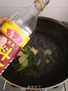 Make Quick hands on the fish step 7