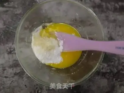 Make Net red dirty moon cake step 2