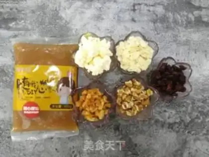 Make Net red dirty moon cake step 5